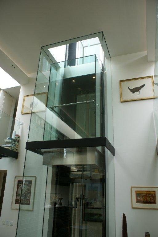Hydraulic bore hole lift for private residence - Curti Lifts
